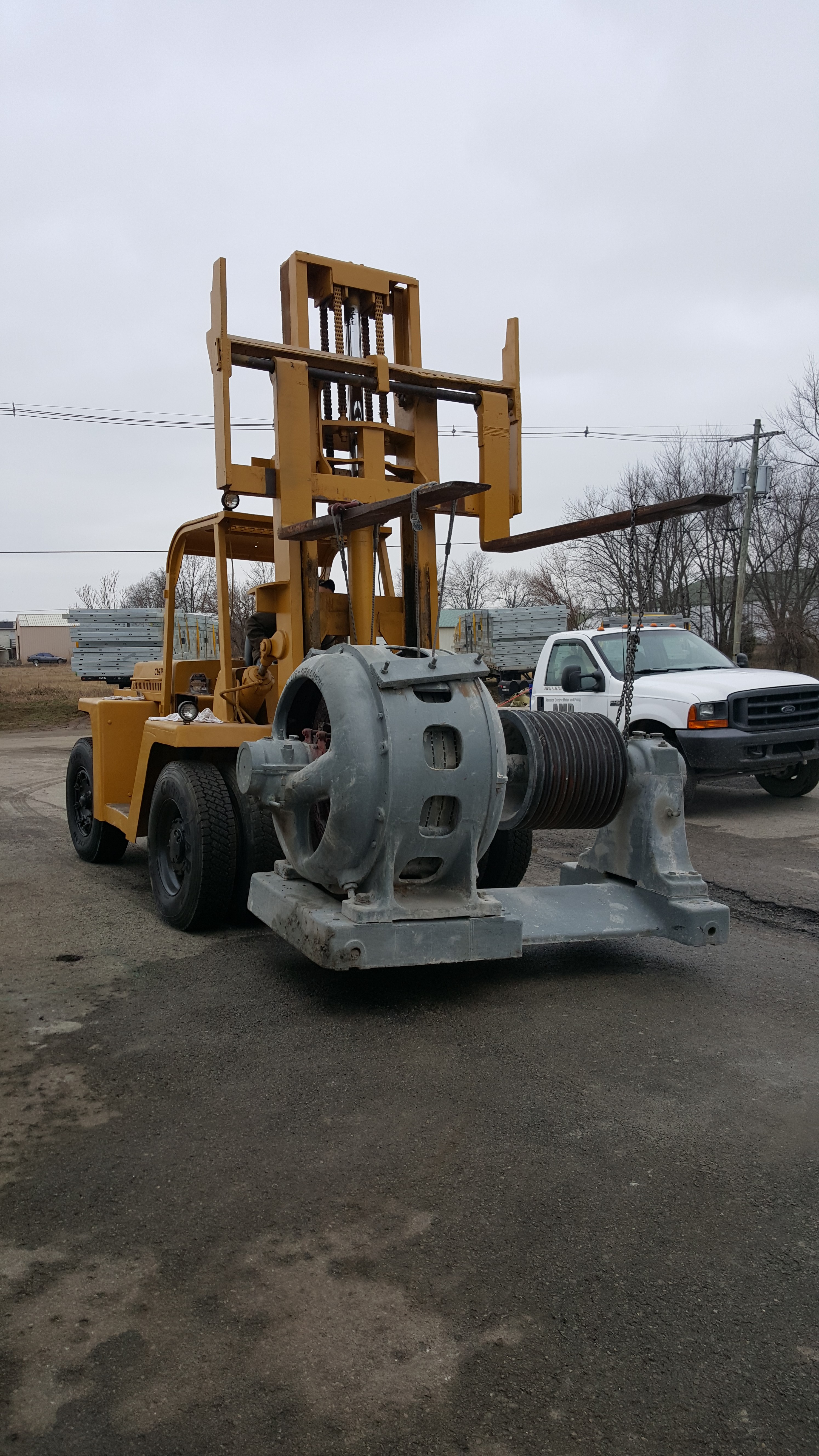 25,000 LB FORK LIFT UNLOADING CRUSHER MOTOR FOR REPAIR